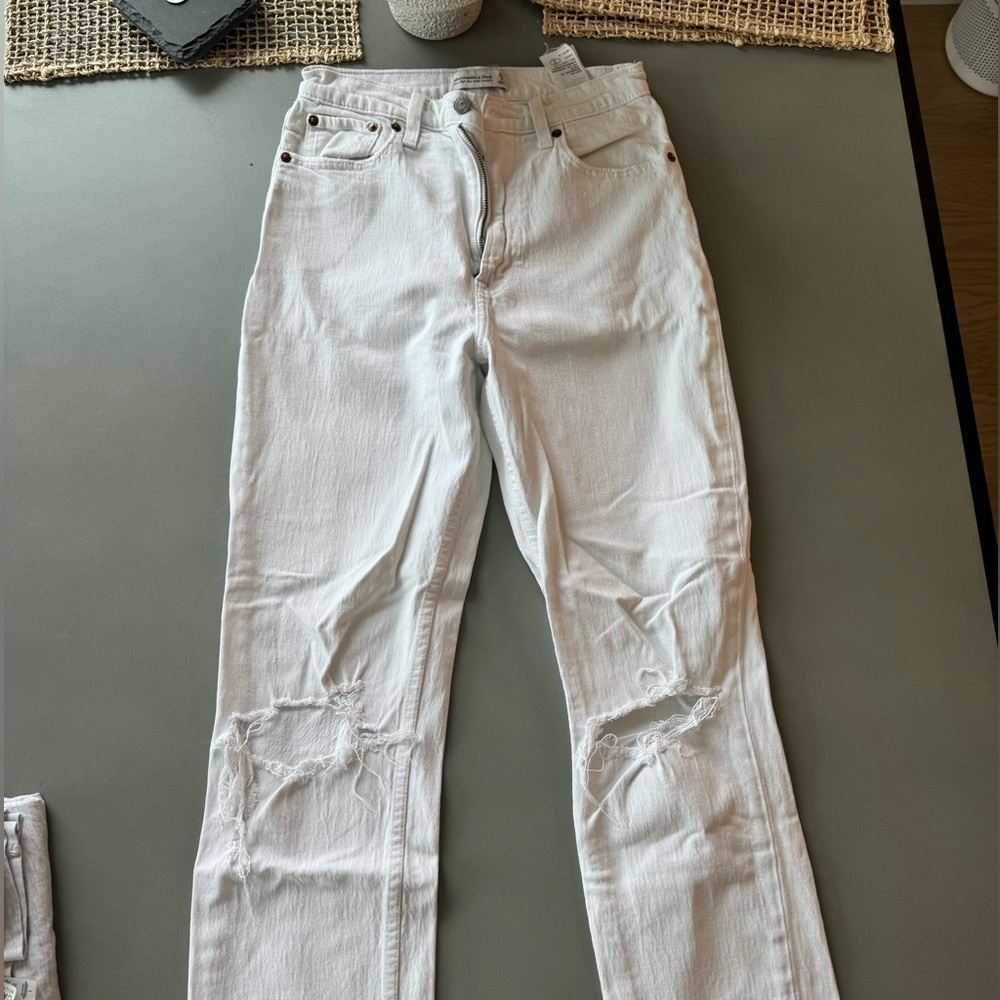 White Abercrombie and fitch jeans 26